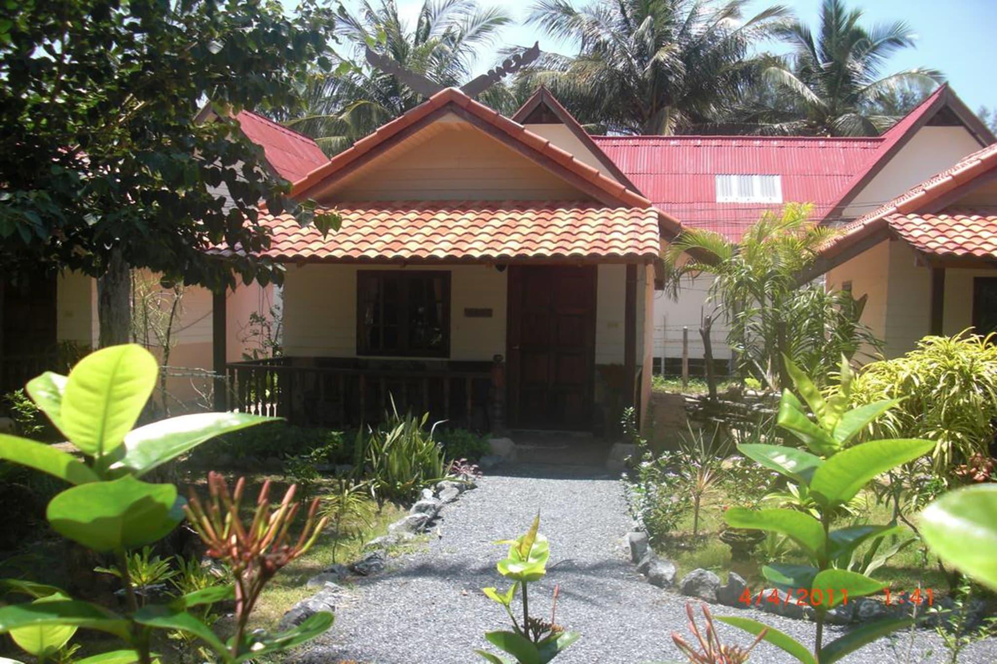 Laguna Beach Club Resort Koh Lanta Exterior photo